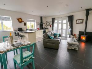 a living room with a couch and a table at Hafod Wen in Pentraeth