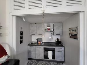a small kitchen with a sink and a microwave at Civico 16 in Perugia