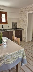 a kitchen with a table and a counter top at Tu Lugar en Capilla Del Monte in Capilla del Monte