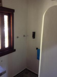 a room with a window and a bathroom with a window at Casa Cafetal Coatepec in Coatepec +13 photos