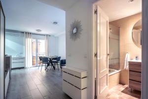 a room with a kitchen with a table and a bathroom at Apartamento Ponent Stays in Almacellas