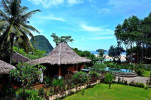 Foto dalla galleria di Mojosurf Camp Red Island a Pasanggaran