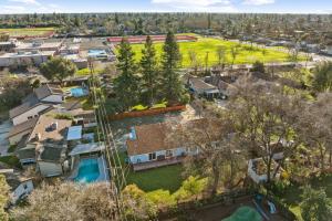 an aerial view of a house with a yard at Spacious 6 BR • Patio + Deck • Sleeps 13 in Sacramento