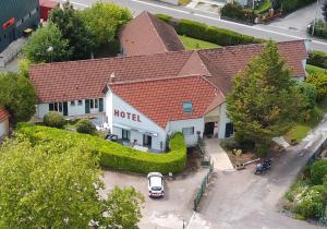 an overhead view of a hotel building with a parking lot at Villa Hotel in Troyes