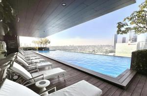 a swimming pool on the top of a building at Departamento Andares in Guadalajara +5 photos