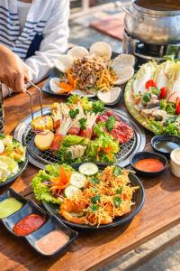 a table with many plates of food on it at Bình Dương Đà Lạt Hotel in Da Lat