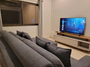 a living room with a couch and a flat screen tv at Duplex Premium - Best Place in CDE in Ciudad del Este
