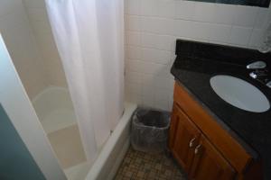 a bathroom with a sink and a bath tub at WYE Motor Lodge Duncansville - Altoona in Duncansville +12 photos