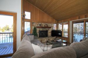 a living room with a couch and a fireplace at Mountainback 116 LoftCorner in Mammoth Lakes