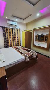 a bedroom with a bed in a room with a window at Oudh blooms in Shoranūr