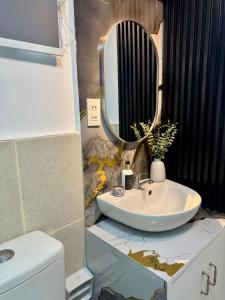 a bathroom with a sink and a mirror on a counter at Skyline Abode Antipolo in Antipolo +30 photos