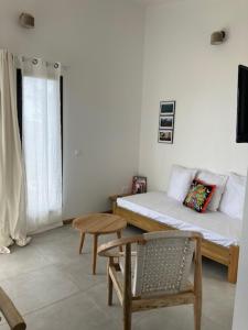 a room with a bed and a table and a chair at Sagar Réunion in Saint-Paul