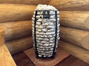 a vase filled with rocks sitting in a room at 椿ハウス 海の見えるサウナ付き貸切別荘 in Anan +36 photos