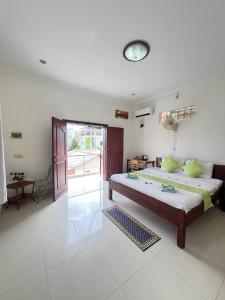 a bedroom with a large bed in a room at Grand Apsara Residence in Siem Reap +59 photos