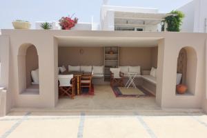 a house with a living room and a dining room at Villa Kamari in Kastraki