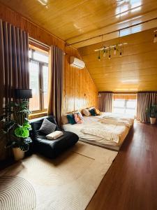 a bedroom with two beds and a couch in it at Villa Đường Mây 2 in Tam Ðảo +69 photos
