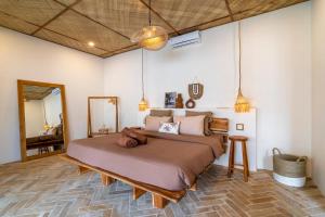a bedroom with a large bed in a room at Teman Private villa with pool in Gili Islands +14 photos