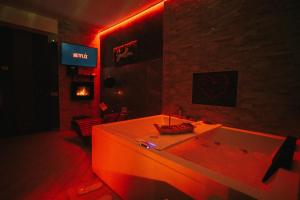 a bathroom with a bath tub with a red light at Sweetlove Spa in Terracina