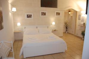 a bedroom with a white bed in a room at Antica Mateola in Matera