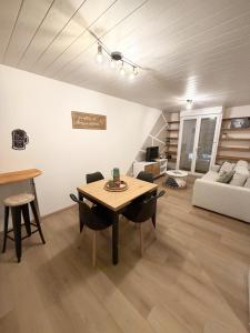a living room with a table and a couch at L' Escapade Pannessac premier étage in Le Puy-en-Velay