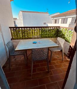a table and chairs sitting on a patio at Un cocon en Camargue in Saintes-Maries-de-la-Mer