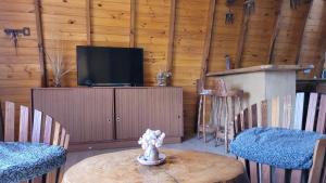 a living room with a table and a television at Cabañas Sacha Huasi in Travesía