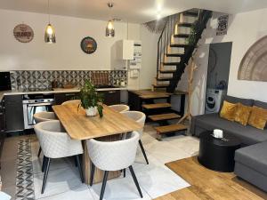 a kitchen and living room with a table and chairs at L’Éden in Saint-Avertin