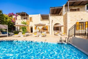 a large swimming pool in front of a building at Villa Marcos Chara in Astérion