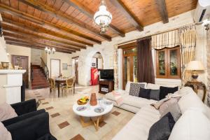 a living room with a couch and a table at Villa Marcos Chara in Astérion
