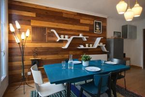 a dining room with a blue table and chairs at Le Passage des Décorateurs T3 Spacieux et central in Mamers +10 photos