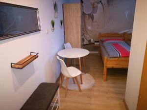 a small room with a table and a bed at Ferienwohnung Dickes in Brandenburg an der Havel