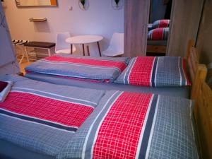 three beds in a room with red and blue at Ferienwohnung Dickes in Brandenburg an der Havel +1 photo