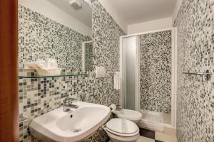 Uma casa de banho em Hotel Centro Cavour Roma