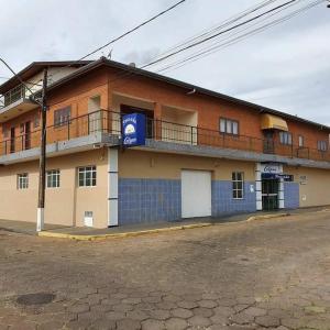 a building with a sign on the side of it at Pousada Cabana in Avaré