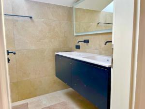 a bathroom with a sink and a shower at Ferienwohnung "Krainsbergkogel" - Edles Dachgeschossapartment mit Bergblick in Schliersee
