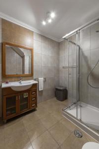 a bathroom with a sink and a shower at Ferrel Dreams in Ferrel +3 photos