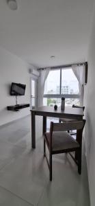 a table and a bench in a room with a window at ADS DEPARTAMENToS 2 in La Plata