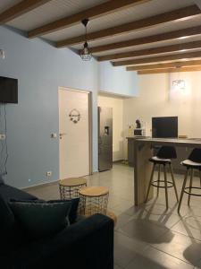 a living room with a couch and a table with stools at Withsun in Saint-Louis
