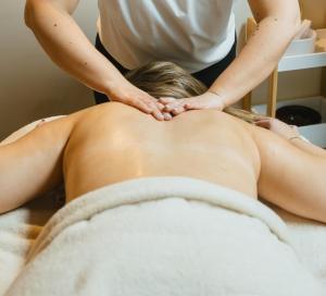 a woman getting a massage from a therapist at Casas De Bouro 2 Casa Dos Jarros in Terras de Bouro