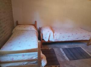 a room with two bunk beds in a room at Finca Fraschetti in El Bolsón +6 photos