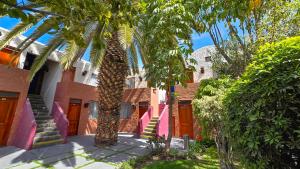 a palm tree in front of a building with stairs at La Maison d'Elise in Arequipa