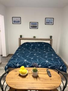 a bedroom with a bed and a table with fruit on it at Garsoniera Goldis in Arad