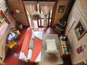 an overhead view of a living room with a couch at Recanto Curiaçu in Cunha
