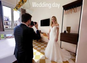 a man taking a picture of a bride at Suites Cavour holiday dream in Palermo