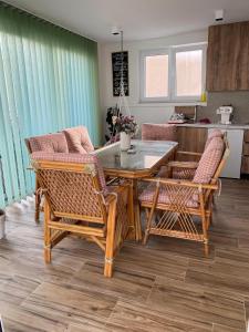 a dining room table and chairs in a kitchen at Vila Seawolf Apartments in Sutomore
