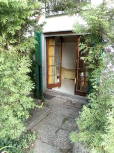 an open door of a house with trees around it at Petit St George 100mt du lac a Montreux in Montreux
