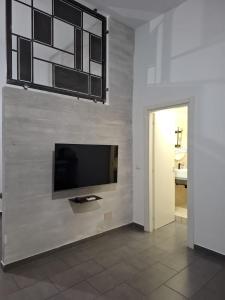 a living room with a flat screen tv on a wall at Officina dei ricordi in Casagiove