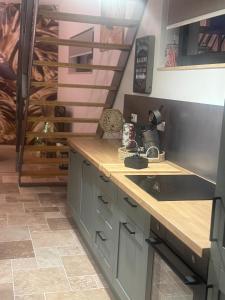 a kitchen with green cabinets and a counter top at L atelier du dormeur in Oberhoffen-sur-Moder