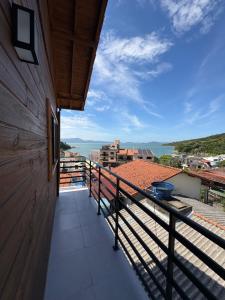 a balcony of a house with a view of the ocean at Cobertura Vista mar com churrasqueira in Governador Celso Ramos