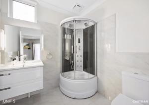 a white bathroom with a shower and a sink at Merry Mary in Marysville +45 photos